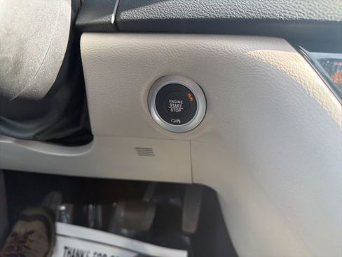 Used 2024 Chrysler Pacifica Touring-L FWD image 19