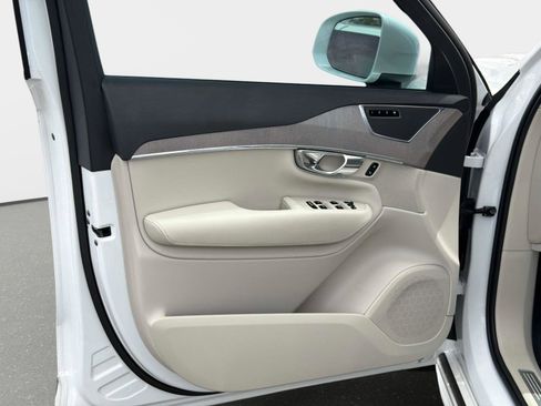 Certified 2025 Volvo XC90 T8 Plus w/ Protection Package Premier AWD/4WD image 16