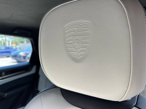 Certified 2025 Porsche Cayenne Turbo AWD/4WD image 20