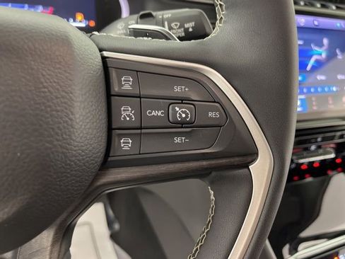 Used 2023 Jeep Grand Cherokee Limited AWD/4WD image 21
