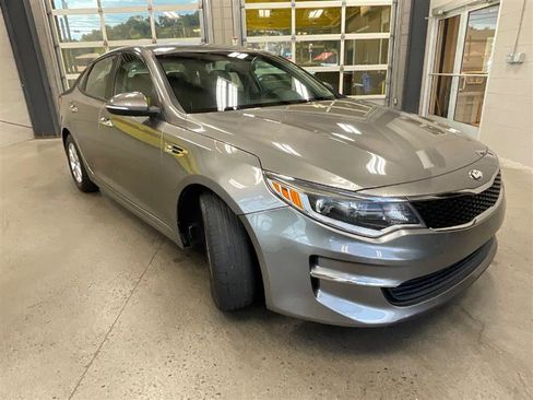 Used 2018 Kia Optima LX image 7