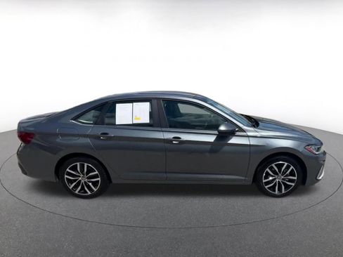 Used 2025 Volkswagen Jetta SE FWD image 16