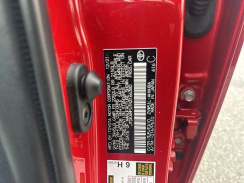 Used 2022 Toyota Prius XLE image 34