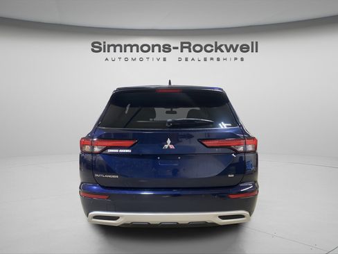 Used 2023 Mitsubishi Outlander SE image 6