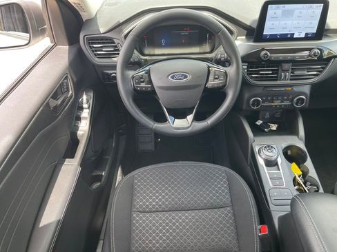 Used 2024 Ford Escape Active AWD/4WD image 2