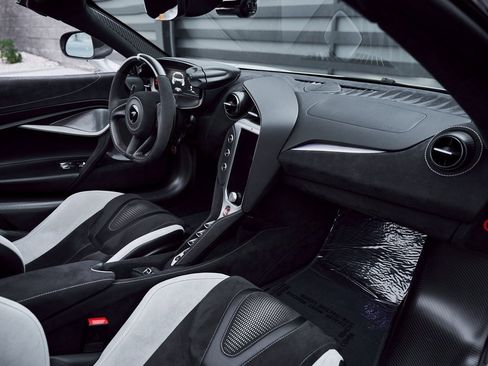 Used 2024 McLaren 750S Spider image 41