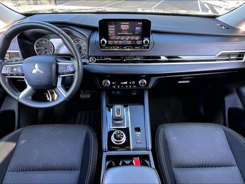 Used 2023 Mitsubishi Outlander ES image 15