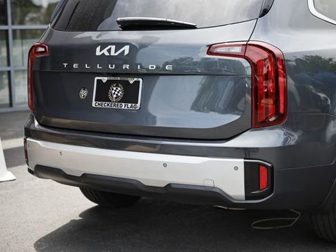 Used 2024 Kia Telluride LX FWD image 9