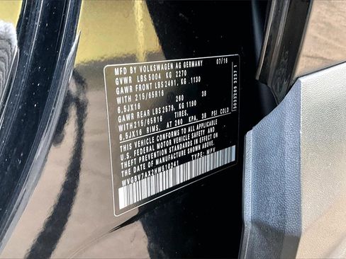 Used 2017 Volkswagen Tiguan S image 35