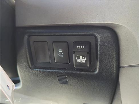 Used 2011 Toyota Tundra 2WD Double Cab image 19