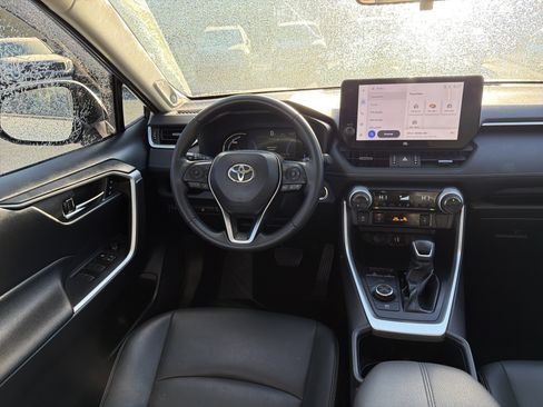 Used 2023 Toyota RAV4 XLE Premium image 23