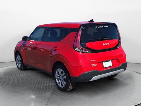 Used 2024 Kia Soul LX FWD image 3