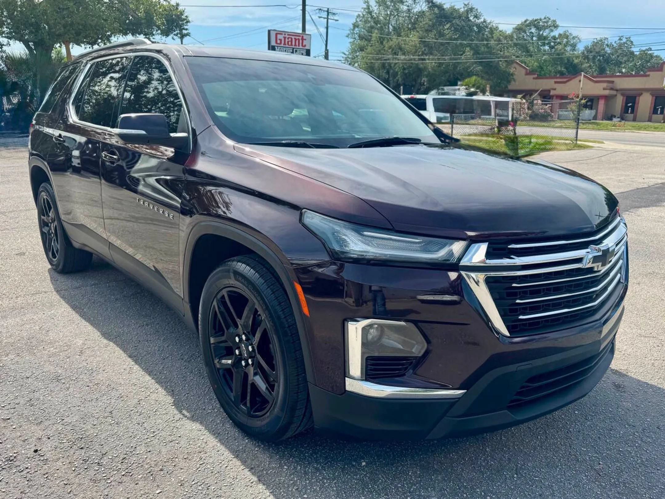 Used 2022 Chevrolet Traverse LT FWD image 16