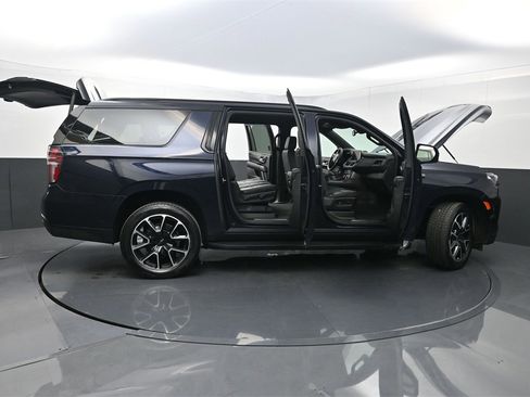 Used 2022 Chevrolet Suburban RST w/ Luxury Package image 38