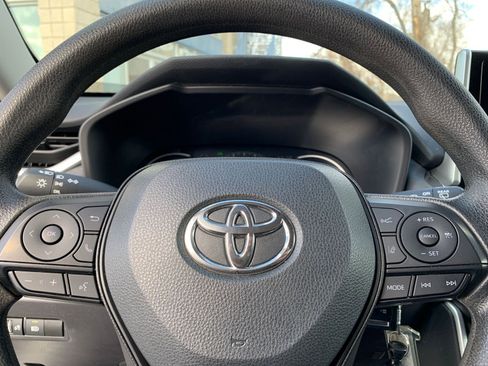 Used 2025 Toyota RAV4 LE image 27