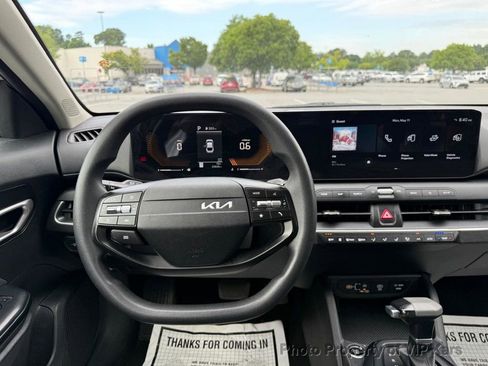 Used 2025 Kia K4 FWD image 18