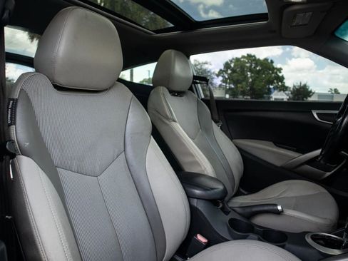 Used 2013 Hyundai Veloster w/ Style Pkg FWD image 17