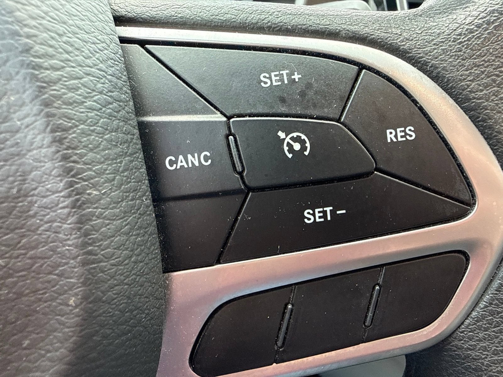 Used 2018 Chrysler Pacifica Touring Plus w/ Tire & Wheel Group FWD image 20