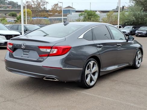 Used 2018 Honda Accord Touring image 4