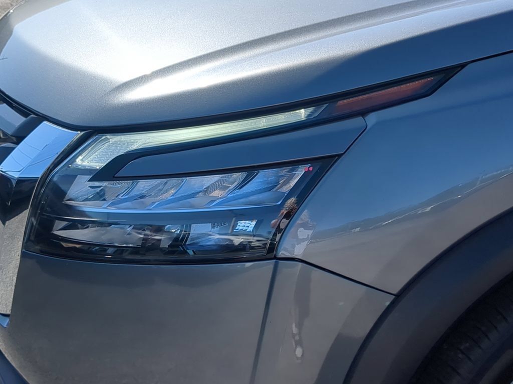 Used 2024 Nissan Pathfinder SV AWD/4WD image 7