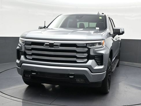 Used 2024 Chevrolet Silverado 1500 High Country w/ Technology Package RWD image 9
