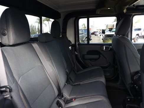New 2025 Jeep Gladiator Willys image 17