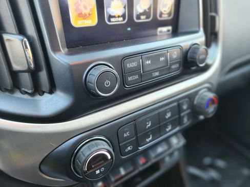 Used 2017 GMC Canyon SLT w/ Driver Alert Package image 24