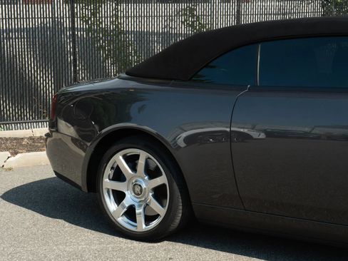 Used 2017 Rolls-Royce Dawn RWD image 50