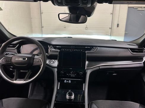 Used 2023 Jeep Grand Cherokee L Laredo AWD/4WD image 20