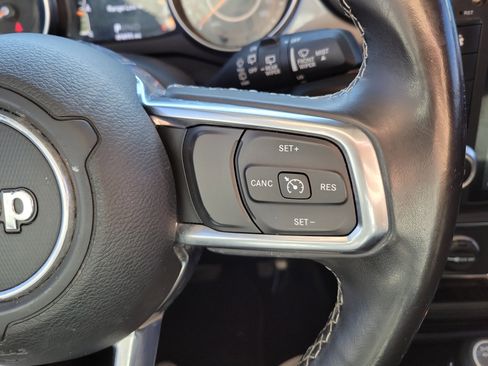 Used 2019 Jeep Wrangler Unlimited Sahara image 28