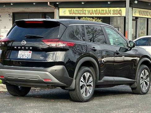 Used 2022 Nissan Rogue SV image 3