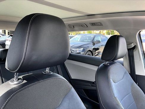 Certified 2022 Volkswagen Taos SE w/ Panoramic Sunroof Package image 22