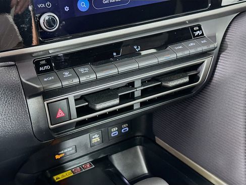 Certified 2025 Toyota Camry SE AWD/4WD image 16