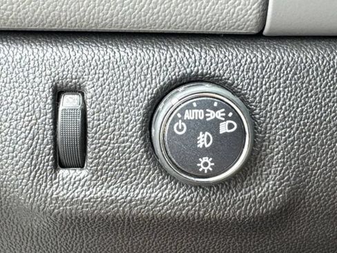 Used 2016 Chevrolet Colorado LT w/ LT Convenience Package RWD image 18