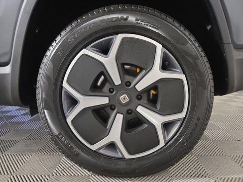 Used 2024 Rivian R1S Adventure AWD/4WD image 10