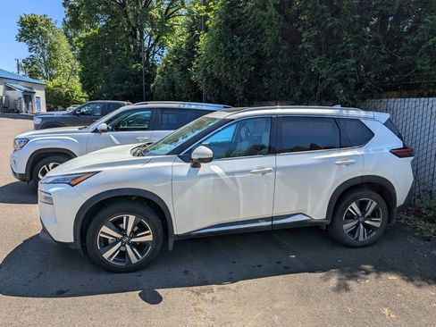 Used 2021 Nissan Rogue SL AWD/4WD image 2