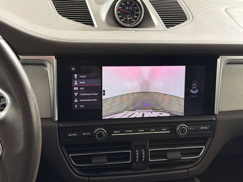 Used 2021 Porsche Macan Turbo image 19