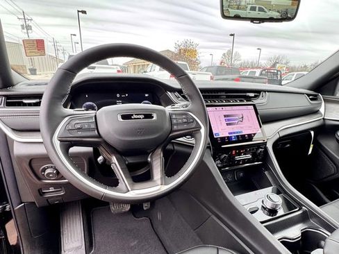 New 2025 Jeep Grand Cherokee Limited w/ Luxury Tech Group II image 10