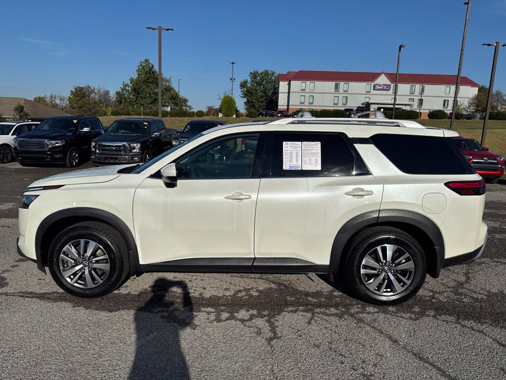 Used 2022 Nissan Pathfinder SL FWD image 4