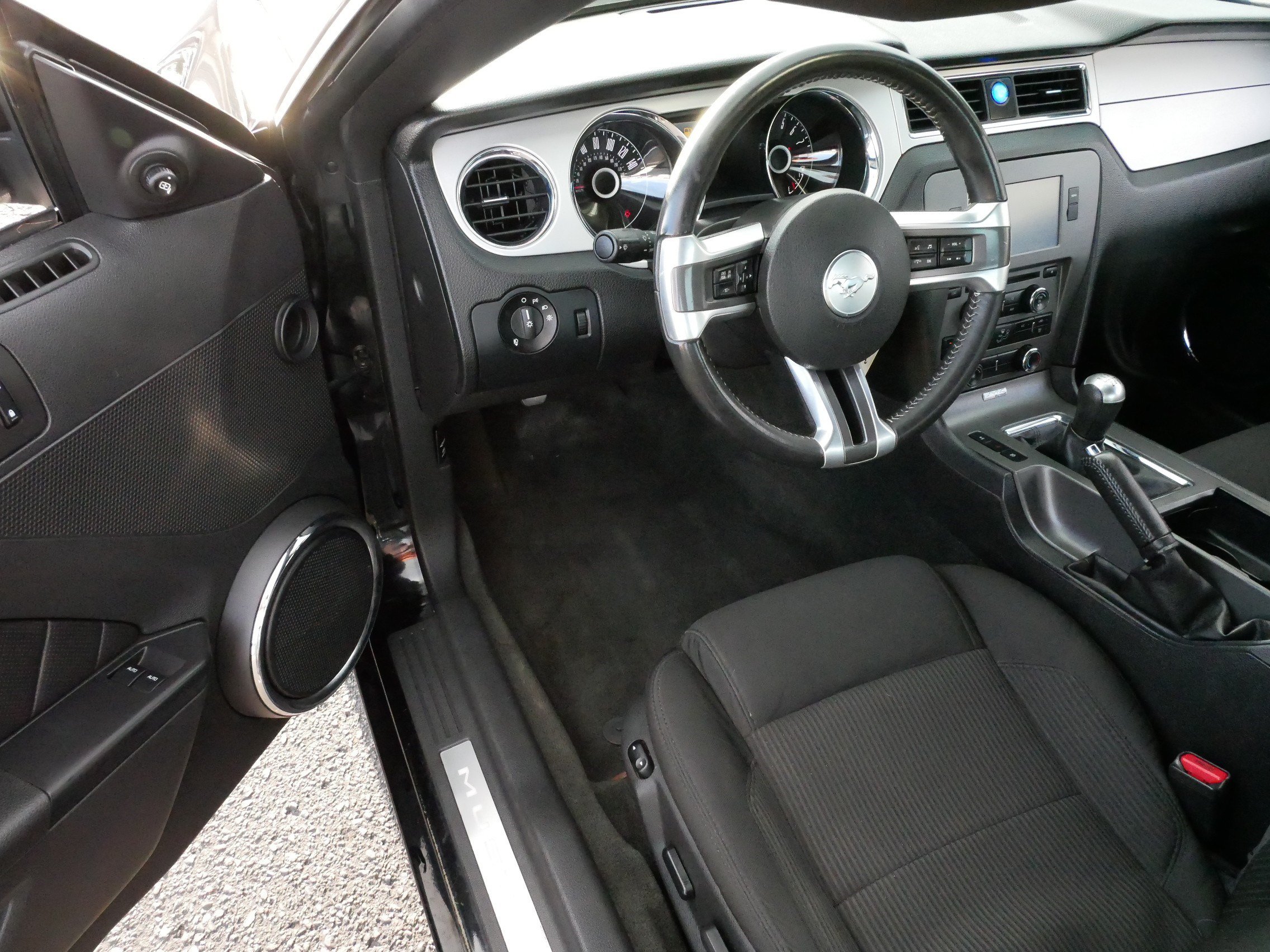 Used 2014 Ford Mustang Premium RWD image 9