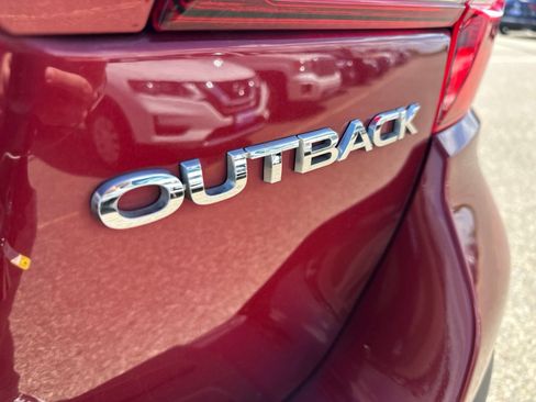 Used 2018 Subaru Outback 2.5i Premium AWD/4WD image 6