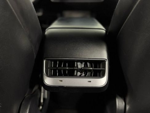 Used 2021 Tesla Model Y Long Range AWD/4WD image 23