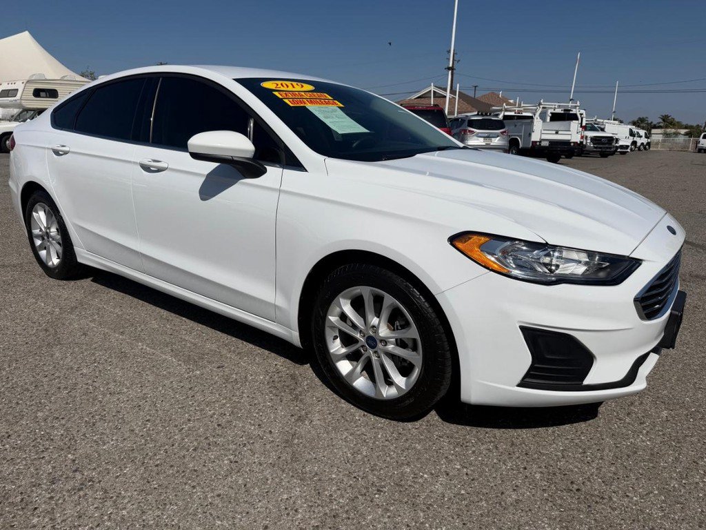 Used 2019 Ford Fusion SE FWD image 3
