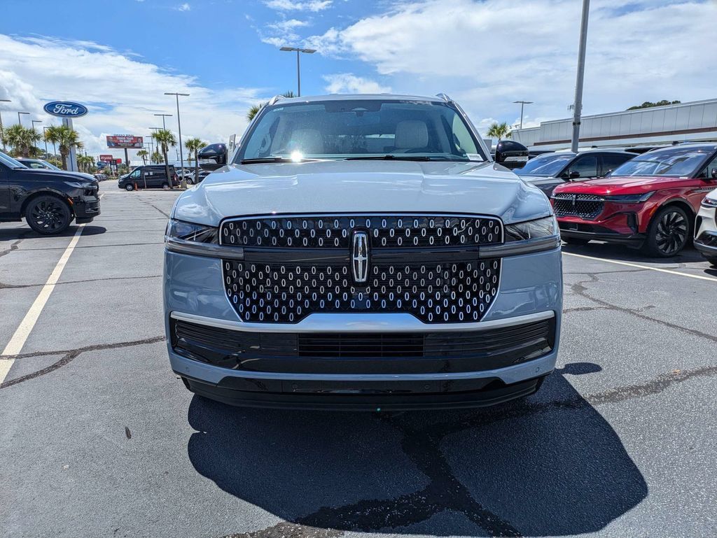 New 2027 Lincoln Navigator Premiere RWD image 9