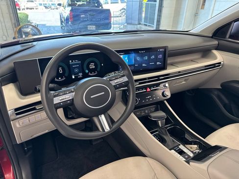 Used 2025 Hyundai Tucson SEL FWD image 16