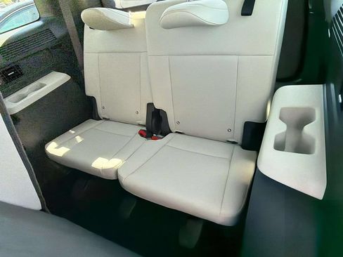 Used 2025 Hyundai Santa Fe SEL FWD image 30