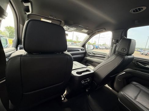 Used 2022 GMC Yukon XL Denali AWD/4WD image 26