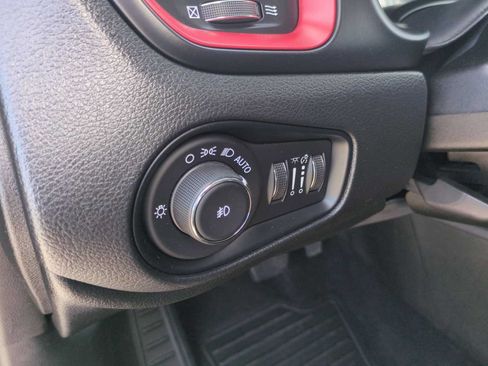 Used 2022 Jeep Renegade Trailhawk AWD/4WD image 35
