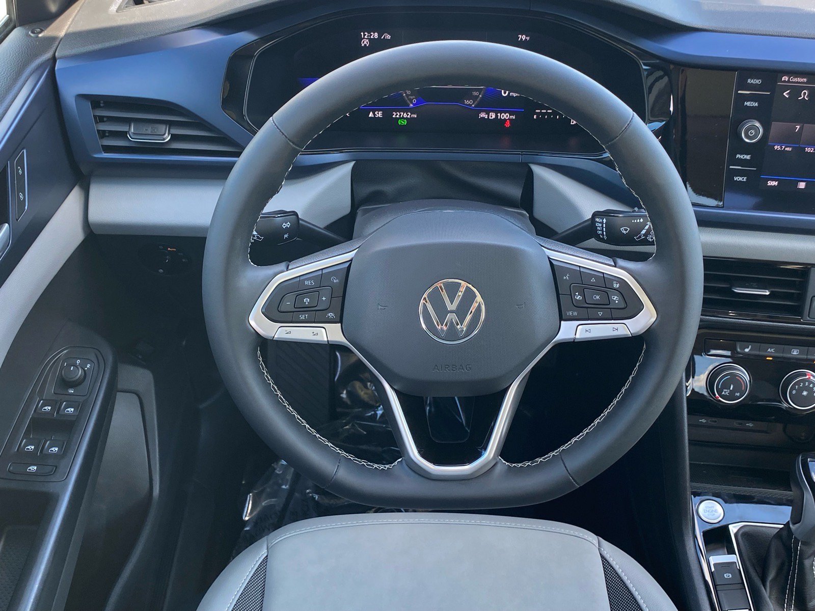 Certified 2023 Volkswagen Taos SE w/ Panoramic Sunroof Package AWD/4WD image 6
