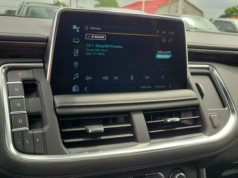 Used 2024 Chevrolet Suburban LT w/ Luxury Package AWD/4WD image 27